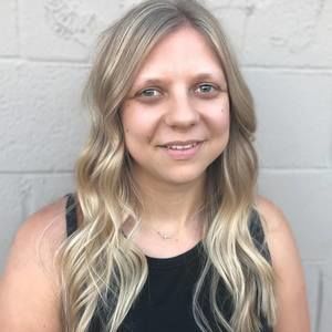 Meet your Posher, Larisa